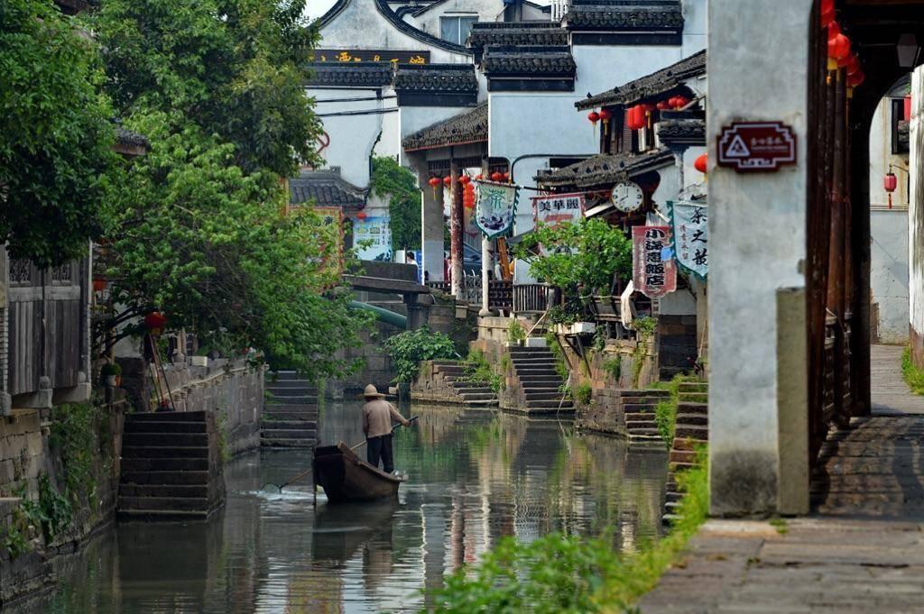 在一个比例里两个+内项的积是2023一个外项是最小的合数另一个外项是？